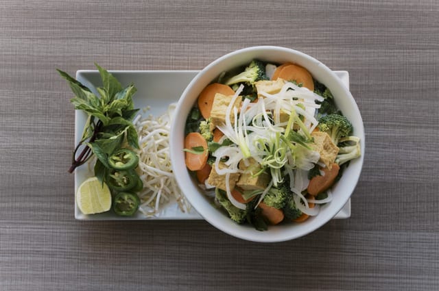 P4. Vegetarian Pho.